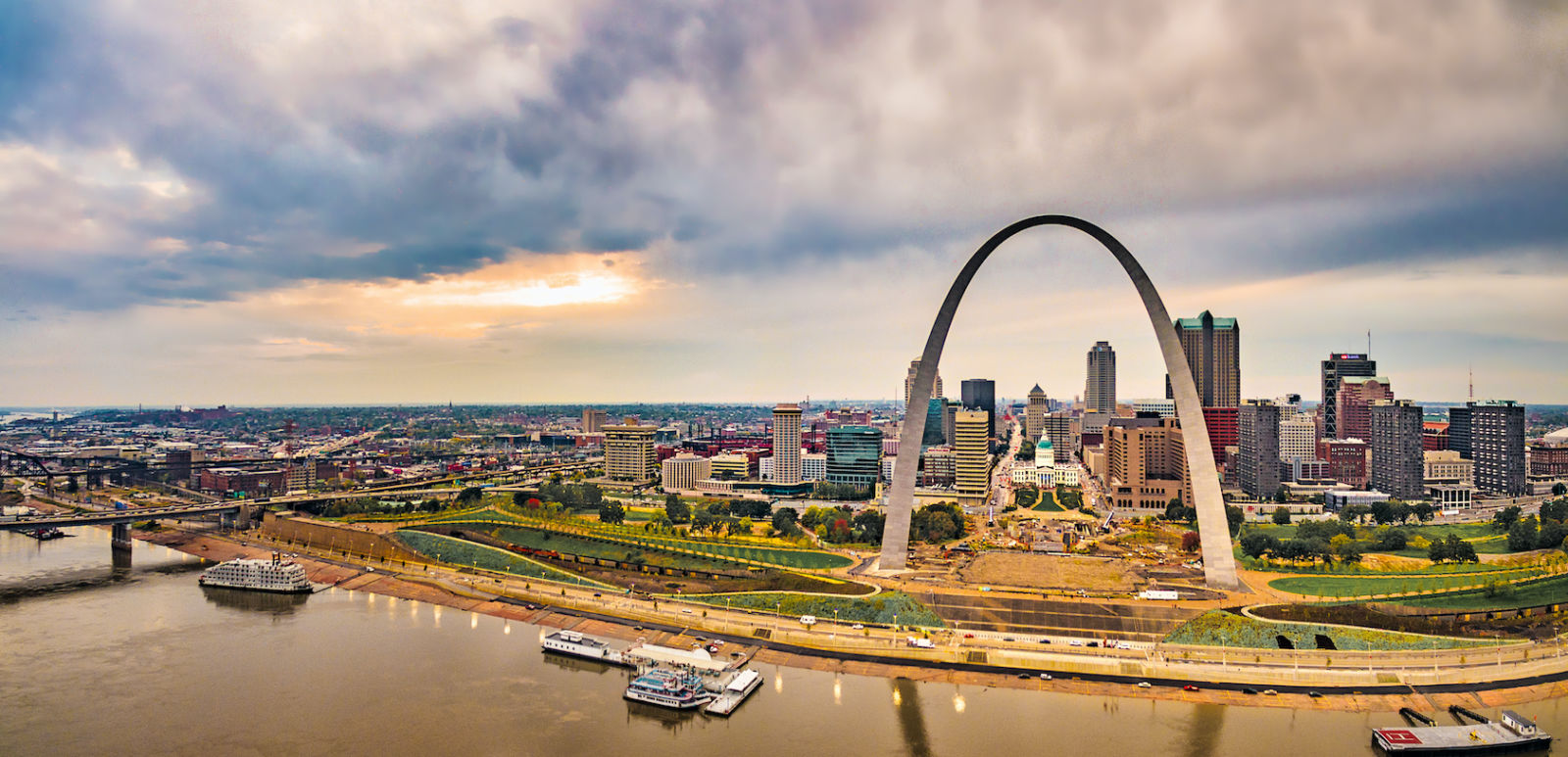 St. Louis Gateway Arch and city skyline