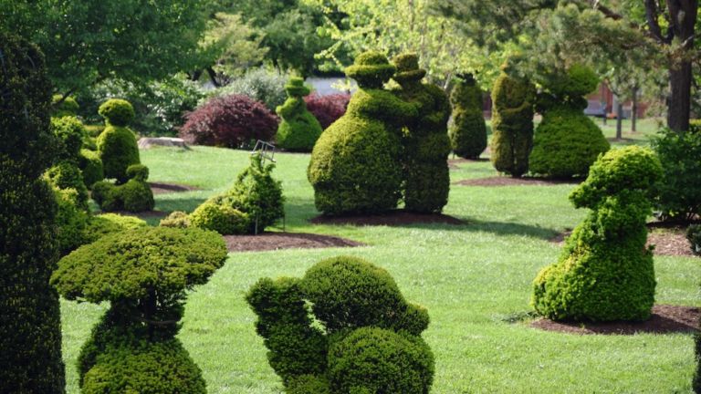 Topiary Garden in Columbus, Ohio. Pic via Shutterstock.