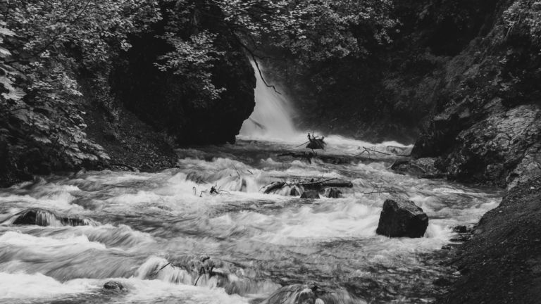 Thunderbird Falls, Anchorage. Shutterstock.