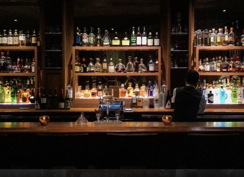 Iconic Hotel Bars: Lewers Lounge at Halekulani Hotel