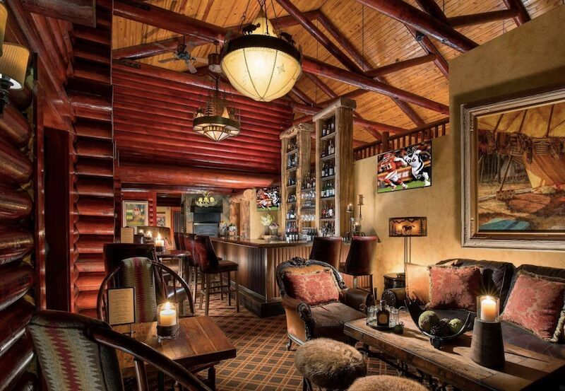 Bar at the Rustic Inn Creekside Resort and Spa