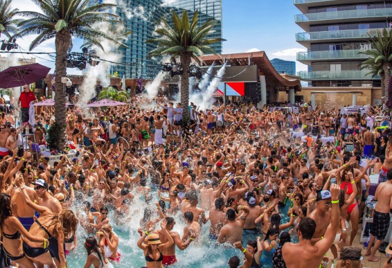 cosmopolitan hotel pool party