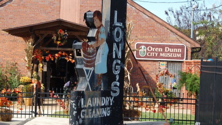 Oren Dunn City Museum and Veterans Museum. Photo via Shutterstock.