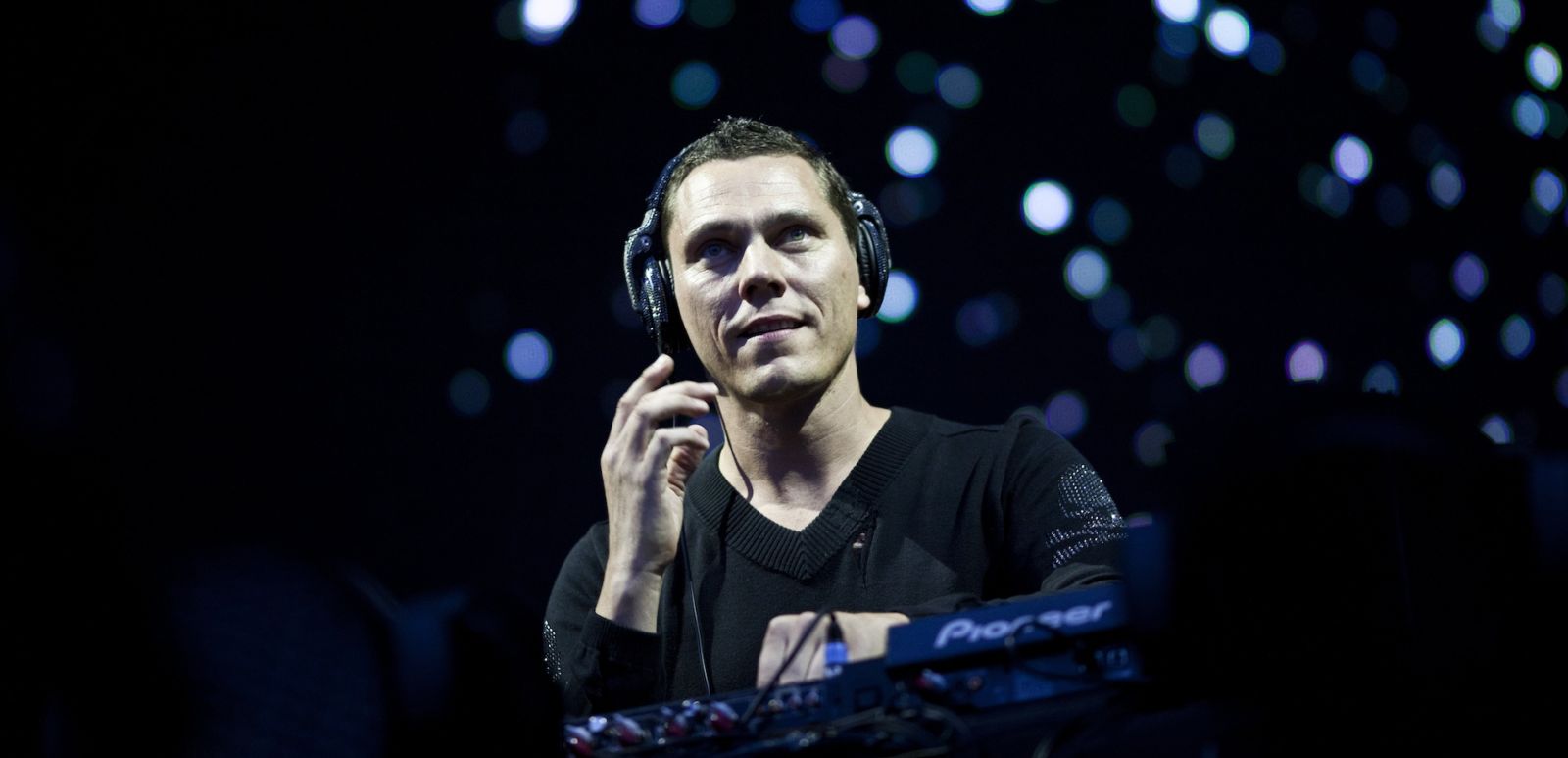 Tiesto performing. Image via Shutterstock.