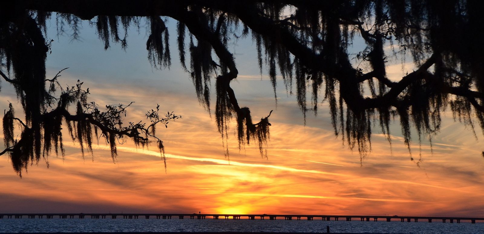 Lake Pontchartrain sunset. Photo via Shutterstock.