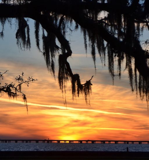 Lake Pontchartrain sunset. Photo via Shutterstock.