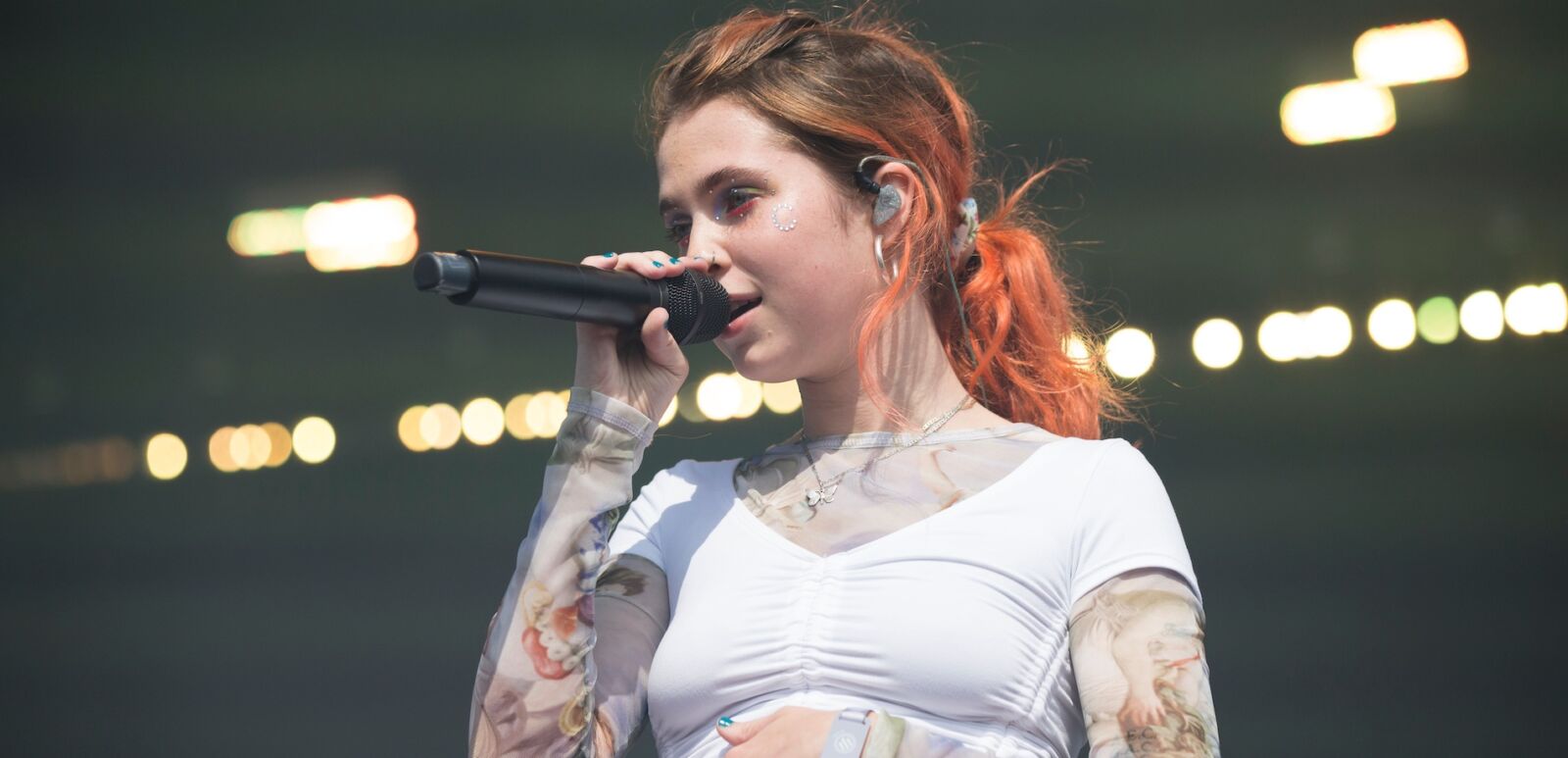 Claire Cottrill aka Clairo sings at Pitchfork Music Festival. Her fame escalated after releasing "Pretty Girl" (2017), a lo-fi-produced song that attracted millions of views. Photo by Shutterstock.