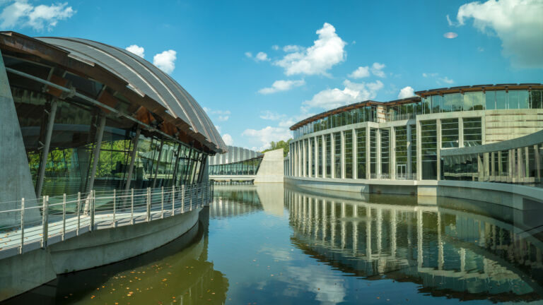 Crystal Bridges Museum of American Art in Bentonville, Arkansas. Photo via Shutterstock.