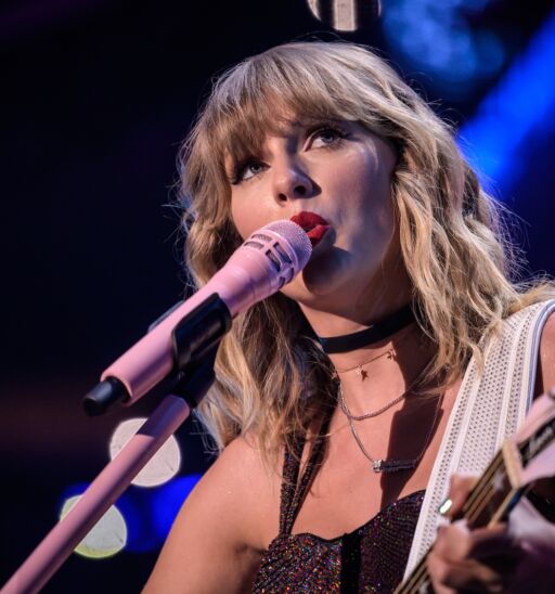 Taylor Swift performs live